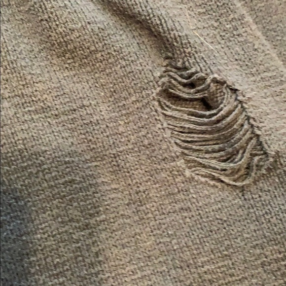 2 Sweaters - Picture 11 of 12